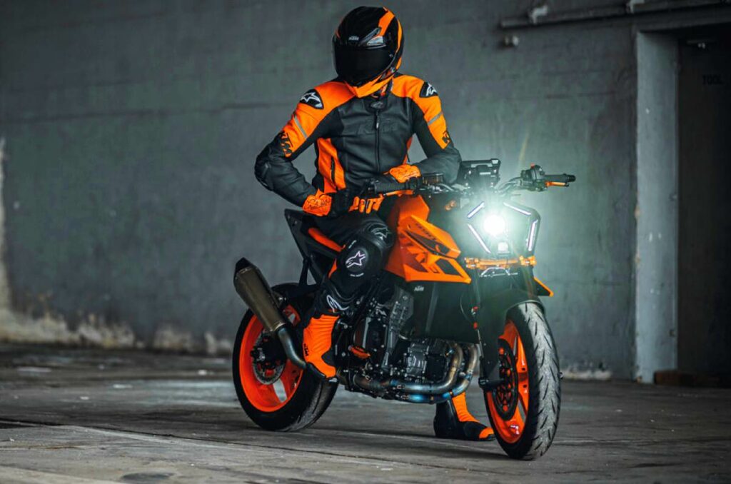 2024 KTM 990 Duke break cover, India bound? MotoMotar