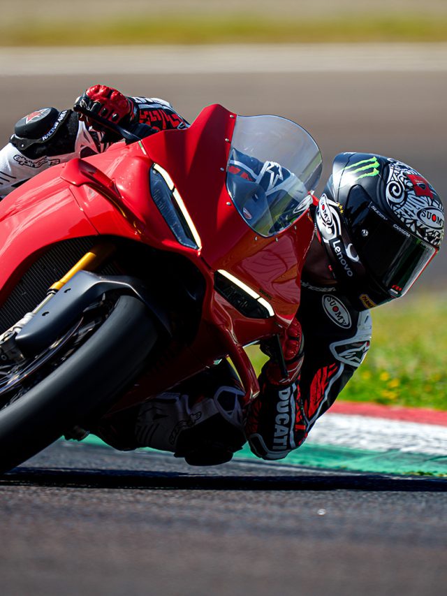 cropped PANIGALE V4 ON TRACK.jpg