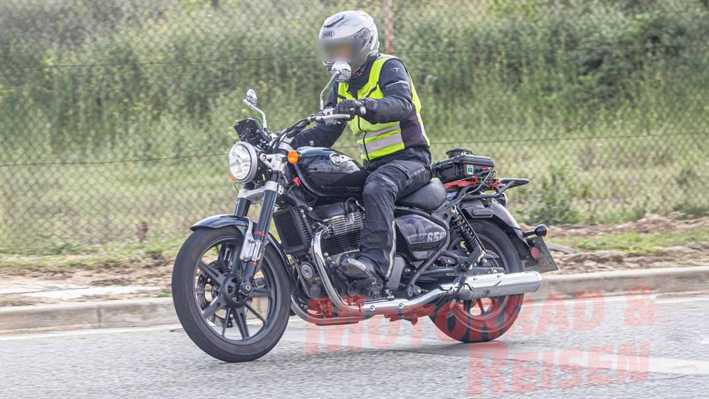 2026 Royal Enfield Super Meteor 650 Spied 1 2026 Royal Enfield Super Meteor 650 Spied