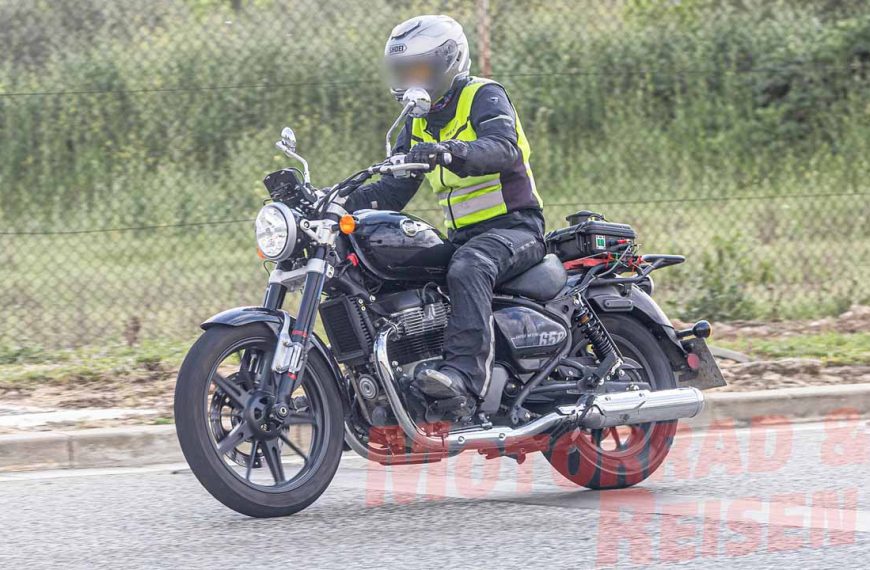 2026 Royal Enfield Super Meteor 650 Spied