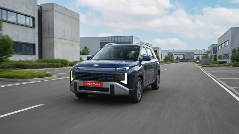 hyundai venue india rear view connected tail lamps