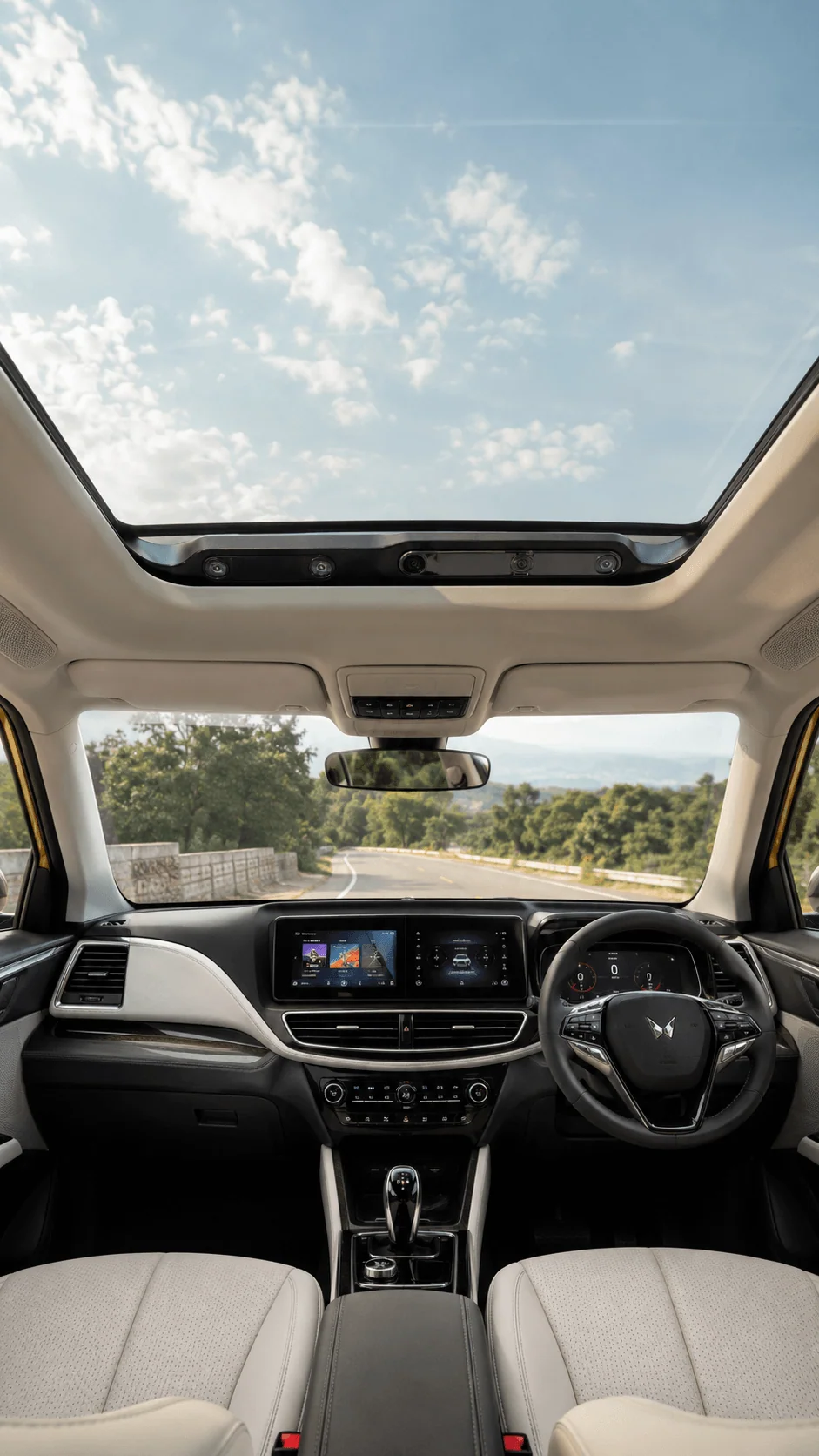 mahindra xuv 3xo ax7 panoramic skyroof motomotar.com